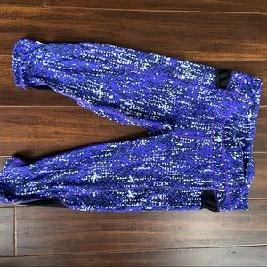 Athleta Crop Legging with stash pockets & mesh szM